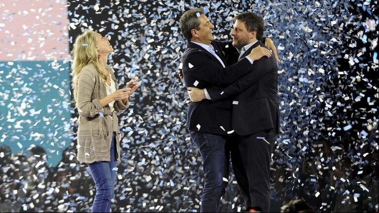 Massa acompañó a Santoro hasta en su cierre de campaña, pero tuvo que pedirle que se baje de la segunda vuelta. (Foto: Télam/Osvaldo Fontan)