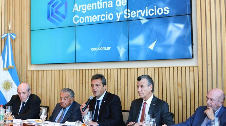 Massa reunido con la Cámara Argentina de Comercio y Servicios. (Foto: Economía)