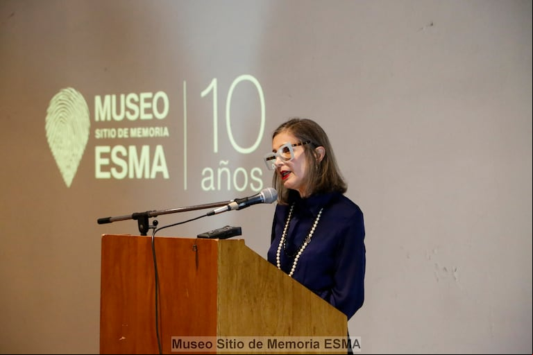 Mayki Gorosito, directora del museo, en su discurso por los diez primeros años (Foto: Museo Sitio de Memoria ESMA).