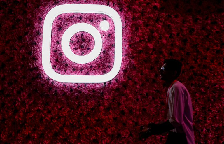 Meta enfrenta un escrutinio cada vez mayor debido a sus prácticas en Instagram y las funciones que "atrapan" a los s más jóvenes. (Foto: Reuters/Francis Mascarenhas)