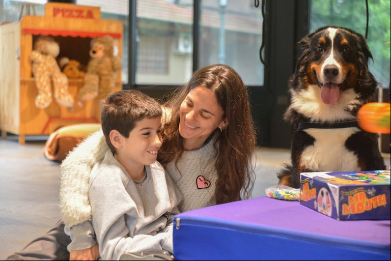 “Mi hijo generó una gran conexión con los animales, ellos le despertaron un estado de paz y alegría que no conocía", expresó la madre de uno de los niños tras la terapia. (Foto gentileza Tierra de encuentro)