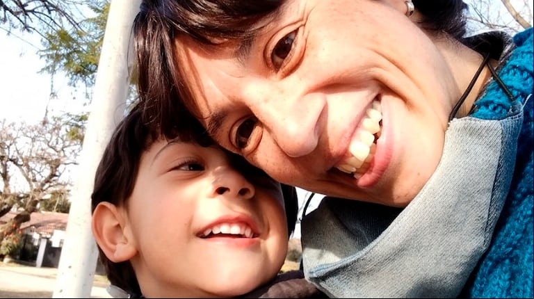 Micaela Andrea Lator, de 47 años, mató a su hijo de seis y luego se quitó la vida. (Foto: Facebook/Micaela Andrea Lator).