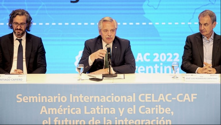 Mientras el kirchnerismo enviaba señales de acercamiento a Washington, Alberto Fernández pidió que se terminen los bloqueos contra Cuba y Venezuela, en la Celac. (Foto: Osvaldo Fantón)