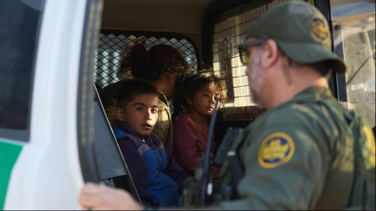 Migración infantil: escapan de la violencia y la pobreza, pero sufren abusos y abandono en la frontera de Estados Unidos. (Foto: Reuters)