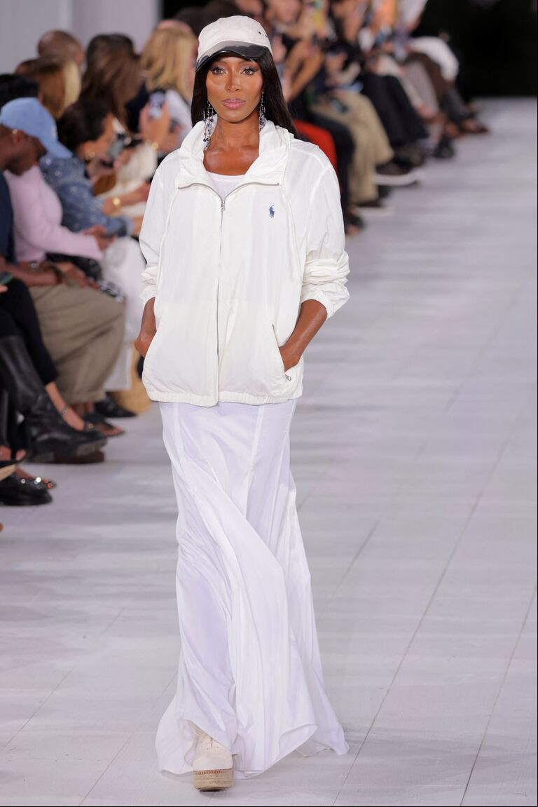 Model Naomi desfió para Lauren en el primer desfile del evento. (Foto: REUTERS/Andrew Kelly)