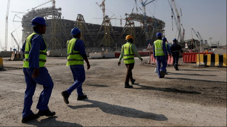 Mundial de Qatar: el sufrimiento de los trabajadores extranjeros, los grandes olvidados  