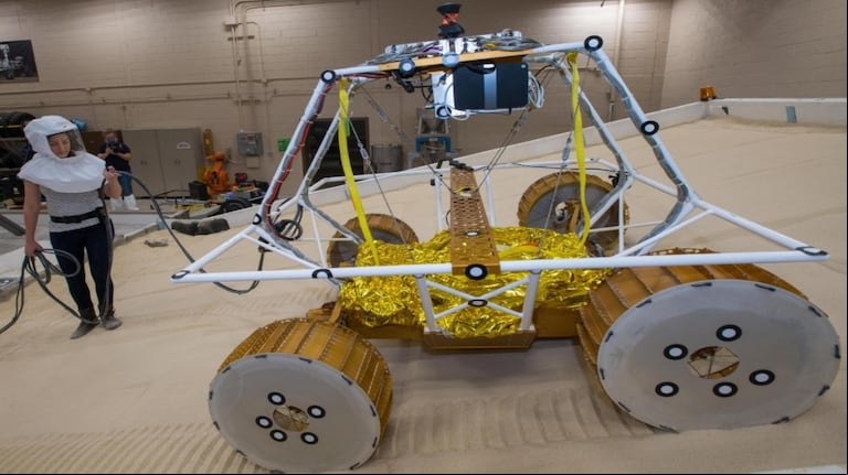 NASA tiene listo su rover explorador VIPER, pero no sabe cómo llevarlo a la Luna. (Foto: NASA)