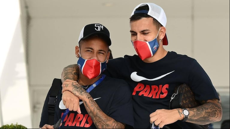Neymar y Leo Paredes en el PSG. (Foto AFP)