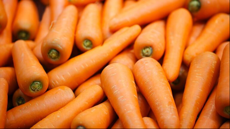 Ni en el freezer ni en el frutero: ¿Cómo conviene guardar las zanahorias para que no se ablanden? (Foto: AdobeStock)