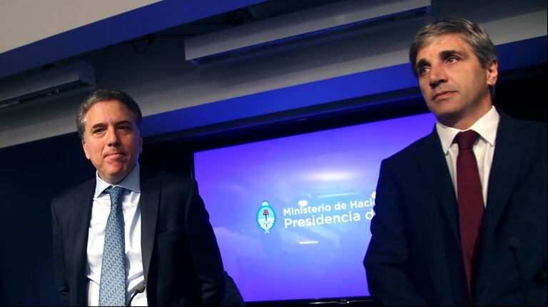Nicolás Dujovne y Luis Caputo anunciaron hace diez días un ajuste del gasto.