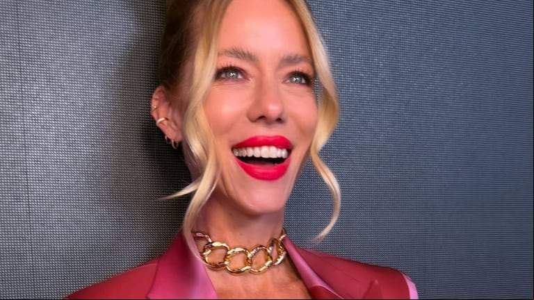 Nicole Neuman deslumbró con un traje estampado rosa. (Foto: Instagram/@nikitaneumannoficial).