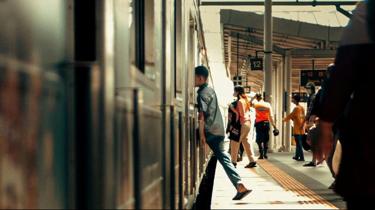 No es la primera vez que turistas resultan heridos o incluso muertos por intentar sacarse fotos asomados del tren. (Foto: Pexels)