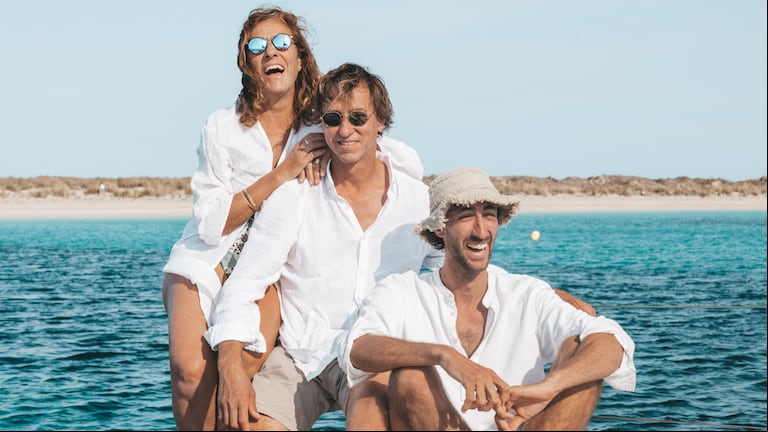 Nuria, Marcelo y Agustín encabezan el proyecto familiar (Foto: Instagram @nomadsailingtrips).