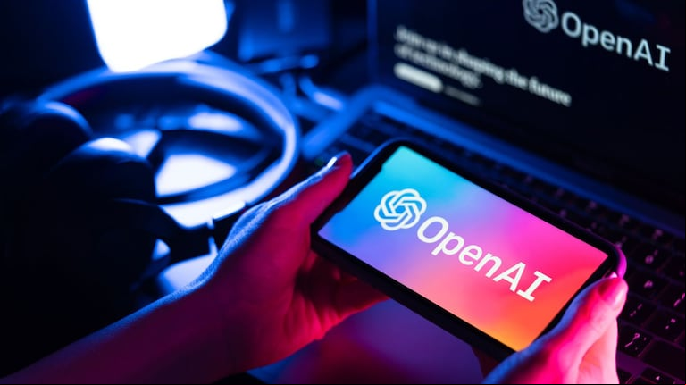 OpenAI, la maquinaria detrás de ChatGPT y el generador de imágenes DALL-E. (Foto: Adobe Stock)