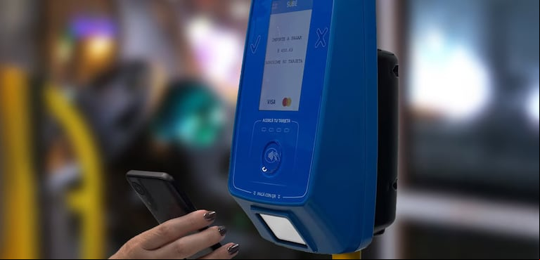 Pago con QR en colectivos. (Foto: Adobe Stock)