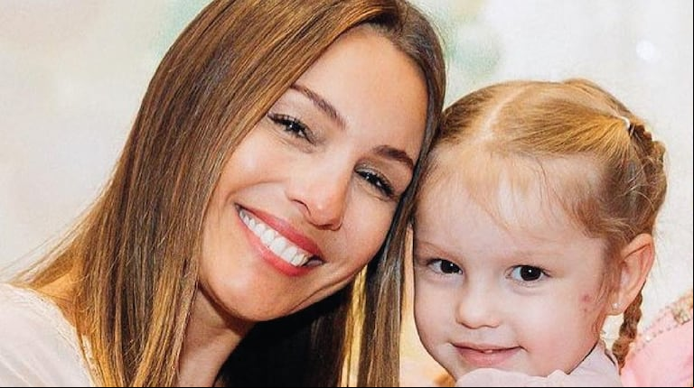 Pampita fue a la Iglesia en el Domingo de Ramos: el conmovedor posteo junto a su hija Anita (Foto: Instagram/@pampitaoficial).