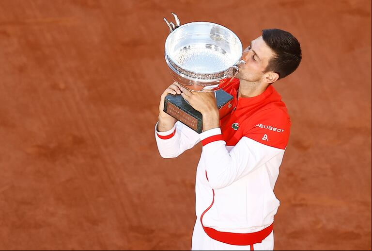 Paris (), 13/06/2021.- Novak Djokovic, el campeón de Roland Garros 2021 (EFE/EPA/IAN LANGSDON).