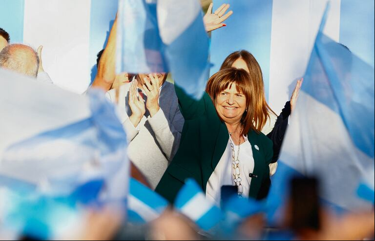 Patricia Bullrich cerró su campaña junto a Macri y Larreta: “Las ideas de Milei son malas y peligrosas” (Foto: REUTERS/Martin Cossarini).
