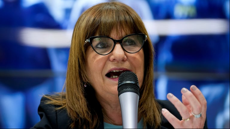 Patricia Bullrich confirmó que las Fuerzas Federales participarán del operativo de seguridad en la marcha de jubilados de este miércoles y recusó al juez que lo prohibió (Foto: AP).