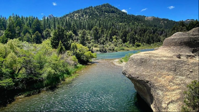 Pozones de Caleufú queda a 50 kilómetros de San Martín de los Andes y cuenta con una belleza natural paradisíaca. FOTO: Instagram / @ventanilla_de_emergencia
