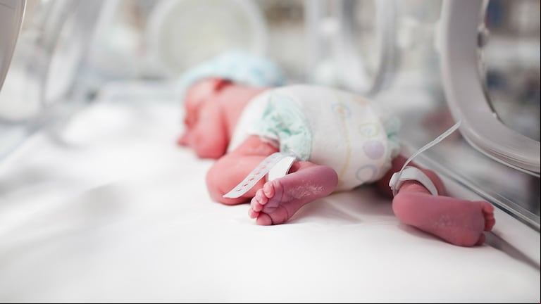 PREMATUROS. Tienen alto riesgo de contraer el virus.