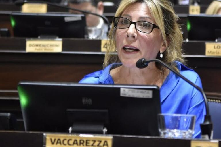 "Producir a cielo abierto es un riesgo al que los productores se someten a diario, con la posibilidad de perder todo en cuestión de horas. Es por eso que el Estado debe ayudarlos en estos momentos críticos", dijo Silvia Vaccarezza. (Foto: X SilVaccarezza).