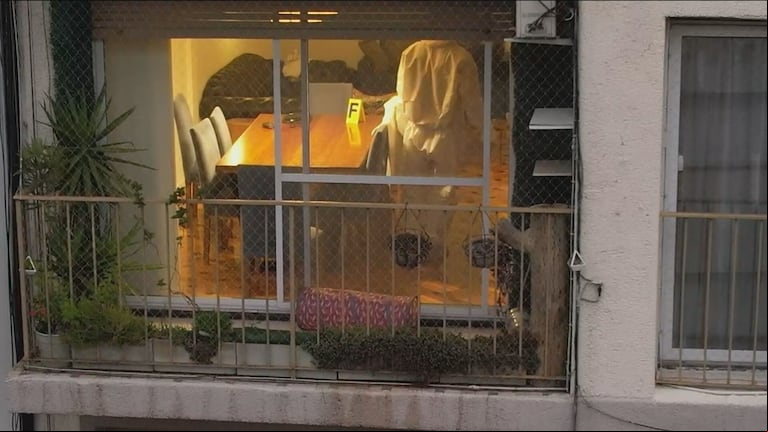 Qué encontraron en el departamento donde vivía la familia que fue encontrada muerta en Villa Crespo. (Foto: Telenoche)