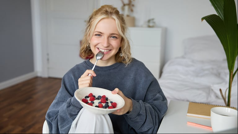 Qué le pasa al cuerpo si como yogur todos los días, según un médico de Harvard (Foto: Freepik).