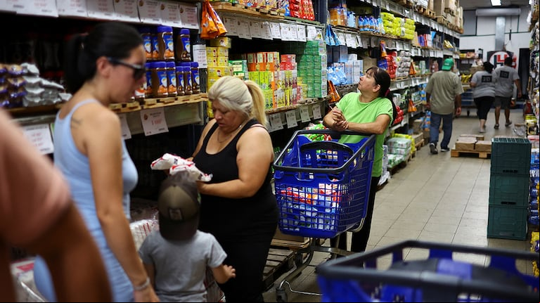 Qué pasará con el precio de los alimentos tras la implementación del nuevo esquema cambiario. (Foto: Agustín Marcarian/Reuters).