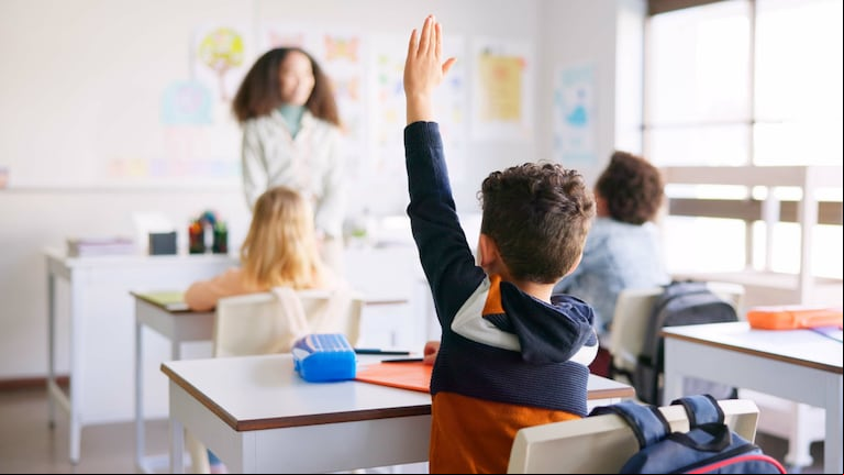 Quiénes pueden acceder a la Ayuda Cuota Escolar (Foto: Adobe Stock).