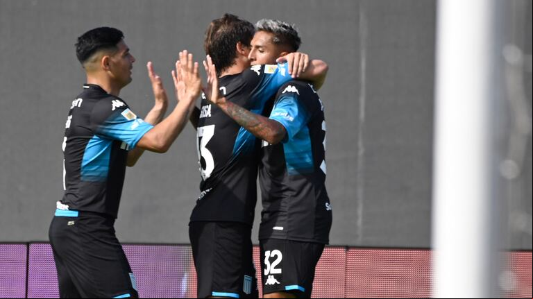 Racing consiguió una victoria clave ante Barracas. (Foto: Fotobaires)