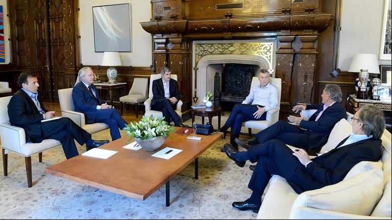 REUNIÓN. Macri analizó Ganancias con sus funcionarios más allegados.