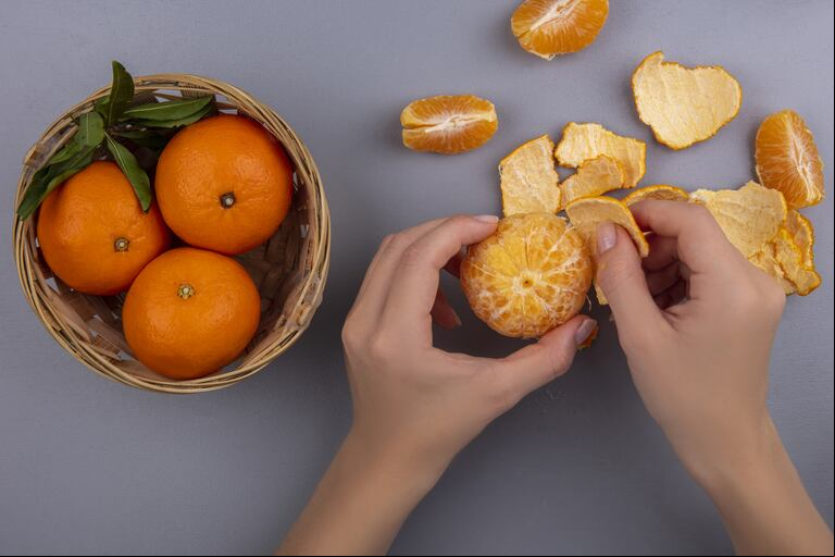 Ricas en vitamina C, las frutas cítricas ayudan a reforzar las defensas en épocas de frío. (Foto: Freepik)