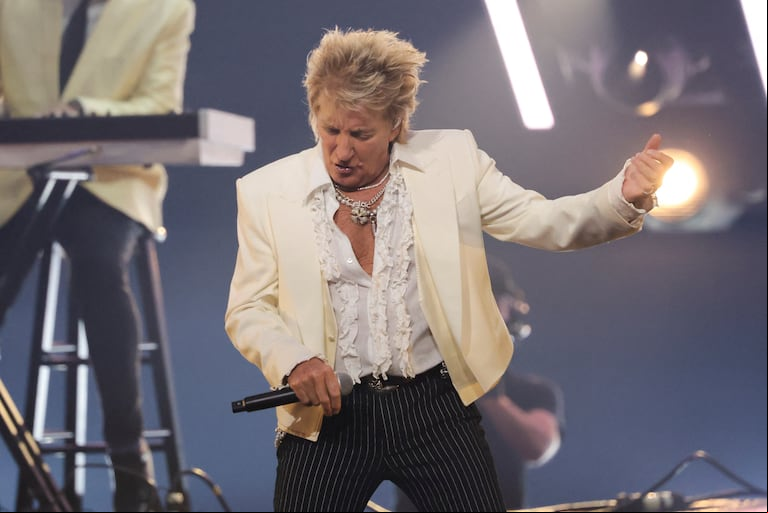 Rod Stewart, esta semana, actuando en los American Music Awards 2025 (Foto: Reuters/Mario Anzuoni).
