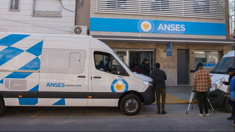 Se actualizaron los haberes mínimos y máximos, los topes de ingresos y los montos de asignaciones, en base al Índice de Precios al Consumidor (IPC). (Foto: ANSES).