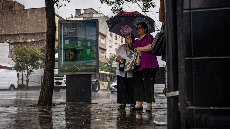 Se esperan chaparrones aisladas y lloviznas para hoy y mañana. (Foto: Leandro Heredia/TN)