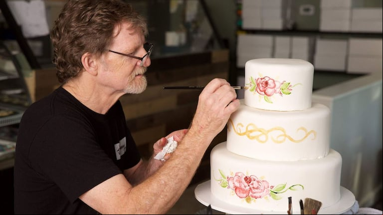 Se negó a hacer una torta de bodas para una pareja gay y la Justicia falló a su favor 