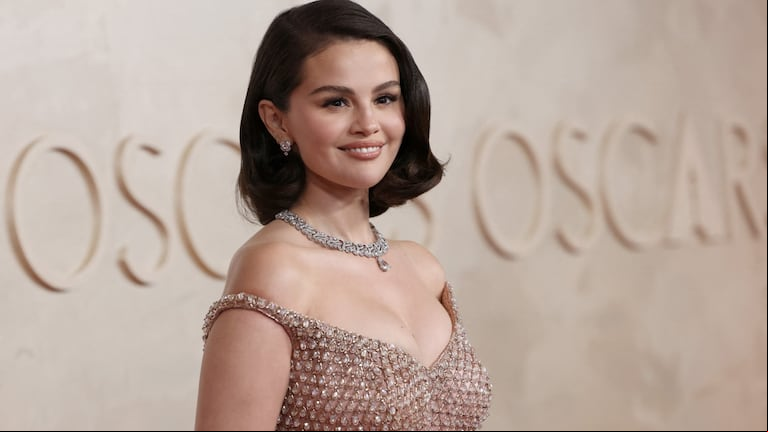 Selena Gomez posando en la entrega de los premios Oscar 2025 (Foto: EUTERS/Mario Anzuoni).