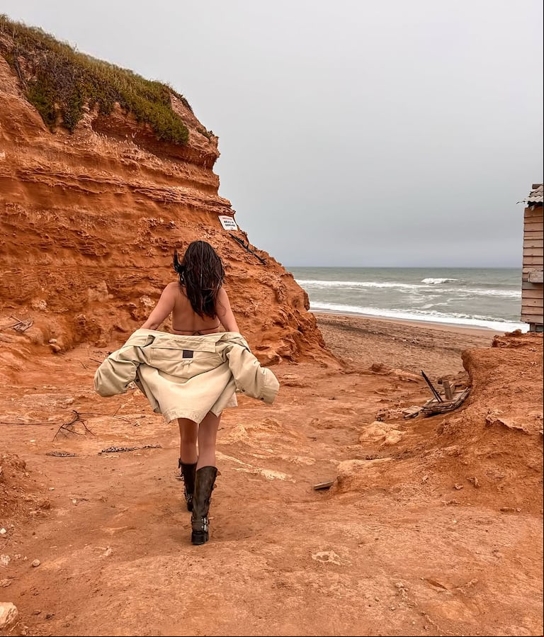 Sofía "Jujuy" Jiménez en bikini y bucaneras. (Foto: Instagram/@sofijuok).
