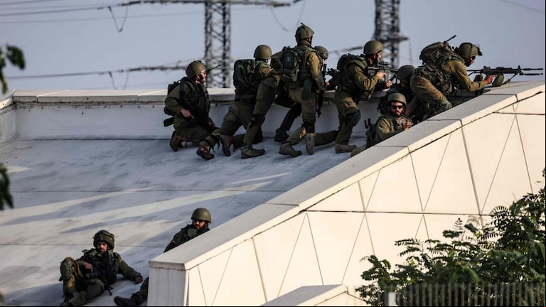 Soldados israelíes en Sderot (Foto: AFP)