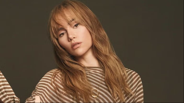 Suki Waterhouse marcó tendencia con sus looks en el número de marzo de Elle España. (Foto: @juankr_)