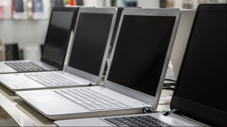 Supermercados lanzan descuentos en notebooks: las ofertas disponibles (Foto: Adobe Stock).