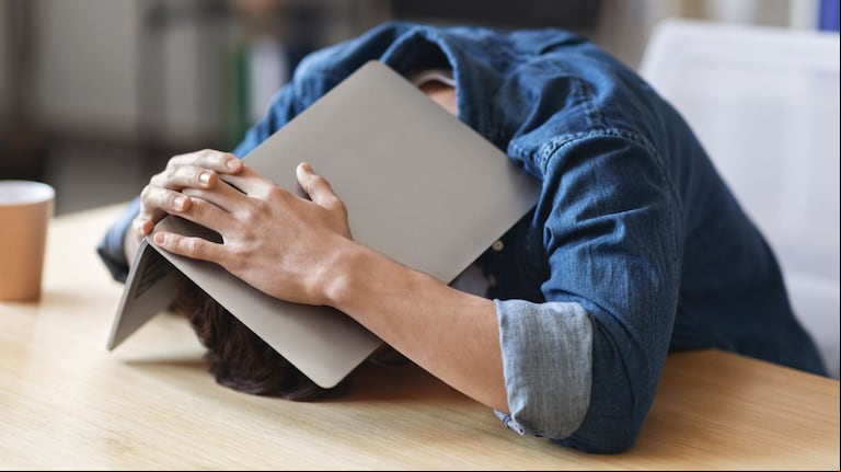 Suspender la computadora la deja en un limbo entre el apagado y el encendido. (Foto: Adobe Stock)