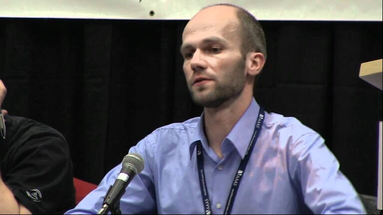Sven Tathje durante una conferencia sobre organismos oceánicos bajo presión. (Foto: captura de video de The American Association for the Advancement of Science)