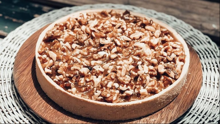 Tarta de frutos secos, deliciosa y fácil de preparar. Foto: Instagram @lucianogarciapastelero