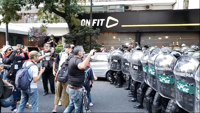 Tensión en la marcha de los jubilados. (Foto: Nicolás González/TN)
