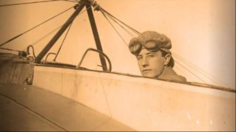 Teodoro Fels fue el piloto más joven del mundo en obtener su licencia de aviador civil. (Foto: Archivo TN)
