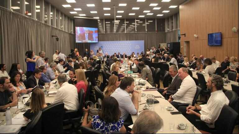Tercer día del tratamiento de la Ley Ómnibus en comisiones de Diputados (Foto: NA - Mariano Sánchez).