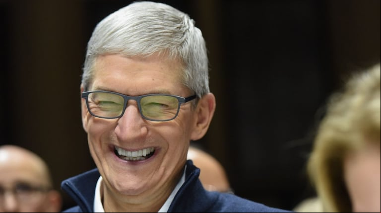 Tim Cook, CEO de Apple, a pura risa. (Foto: AFP/Stephanie Keith)