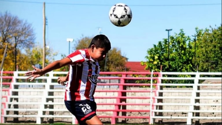 Tragedia en Mendoza: un nene de 11 años murió electrocutado tras subirse a un techo para buscar una pelota. (Foto: Facebook / Club Social y Deportivo Tupungato)